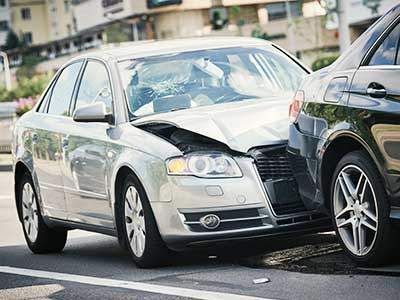 Unfall mit erheblichen Schäden an zwei Autos