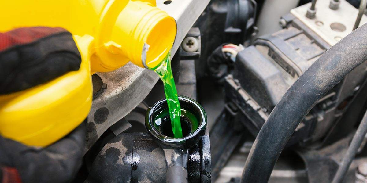 Auffüllen von Kühlflüssigkeit