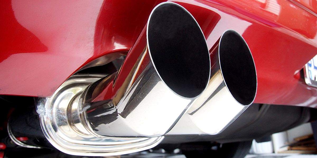 Bild von verchromten Sportauspuff